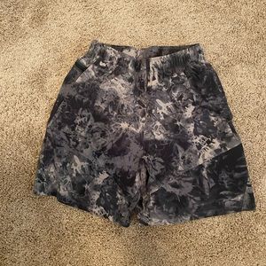 Under Armor men’s medium camouflage workout shorts